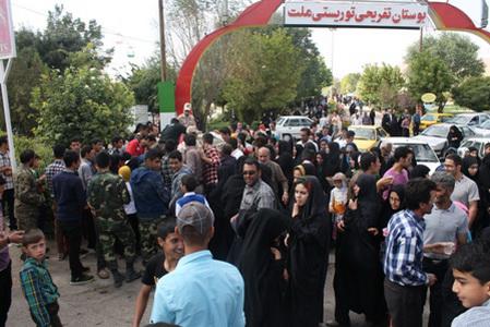 پیاده روی خانوادگی شهرستان رزن به مناسبت هفته دفاع مقدس